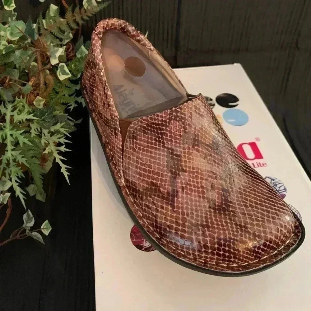 ALEGRIA DEBRA BROWN SNAKE NIB SIZE 36